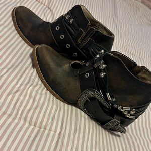 Freebird Saloon gently used size 10